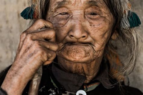  Painted People: Everyday Portraits from Vietnam – A Journey Through Humanity and Tradition